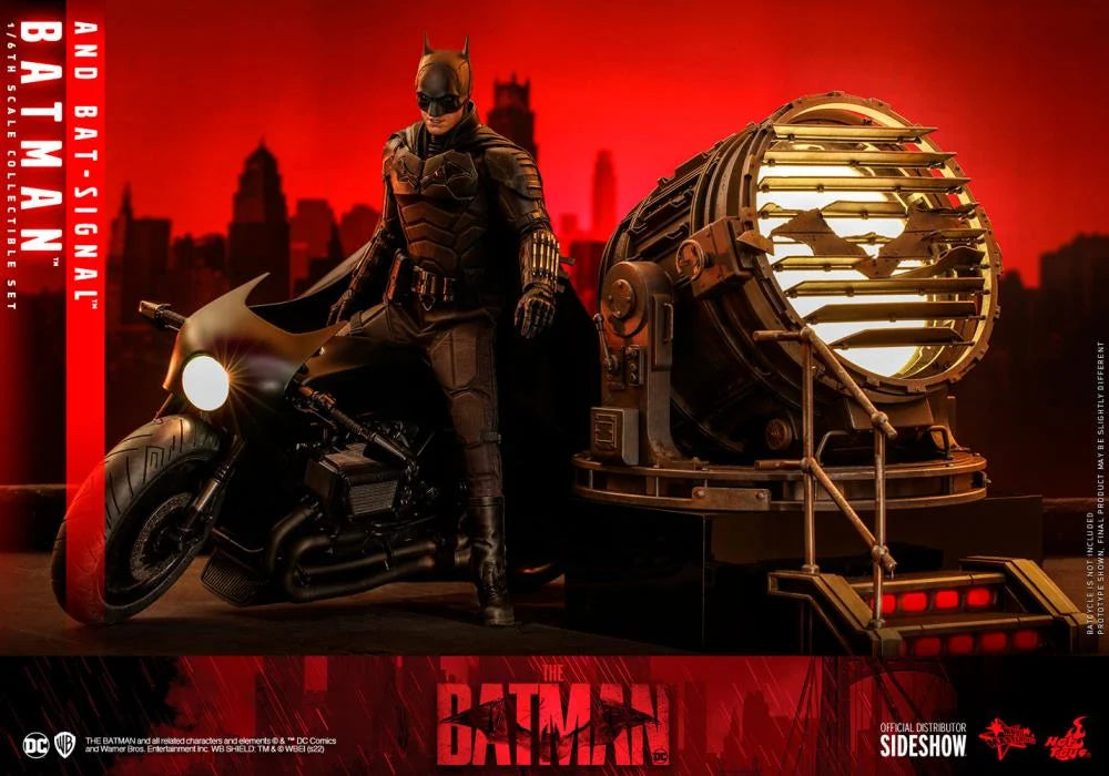 The Batman MMS641 Batman & Bat-Signal 1/6th Scale Collectible Figure Set